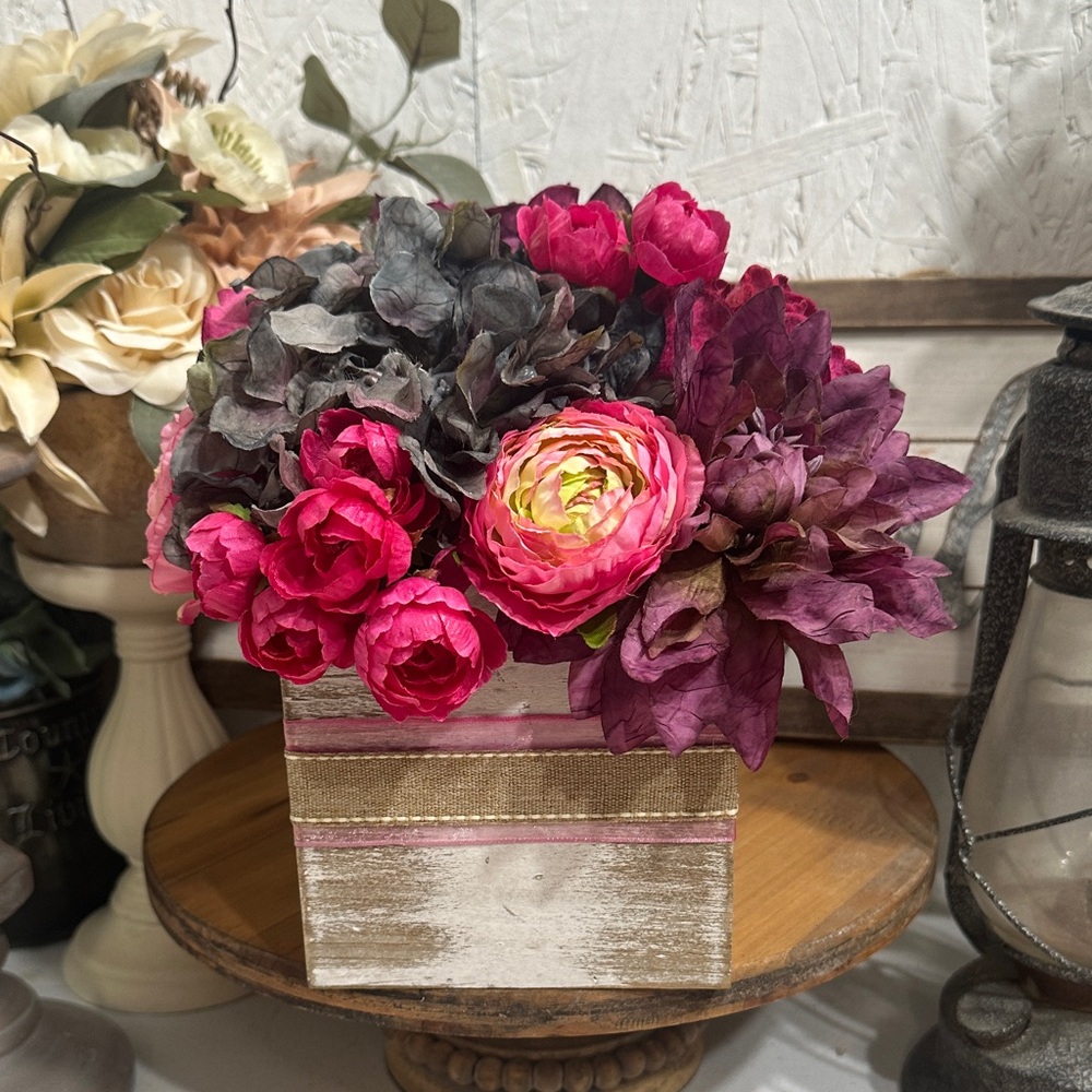 Elegant Floral Arrangement in Pink and Purple